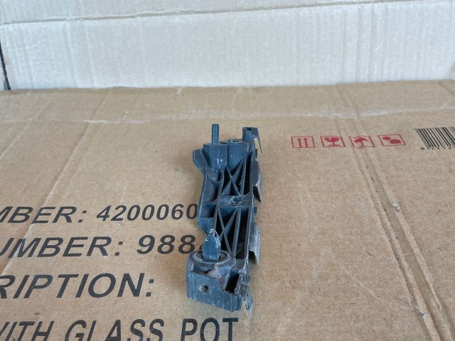 bontott MAZDA 6 Jobb első Oldal Lökhárító Tartó (Műanyag)