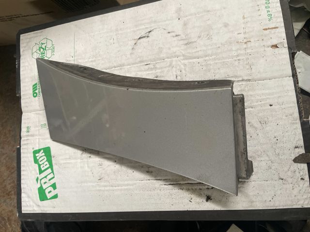 bontott MAZDA 6 Jobb első Sárvédő Díszléc