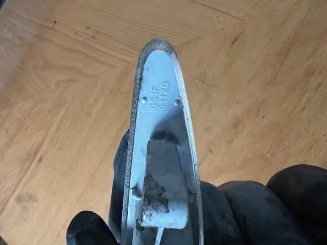 bontott MAZDA 6 Jobb első Sárvédő Irányjelző