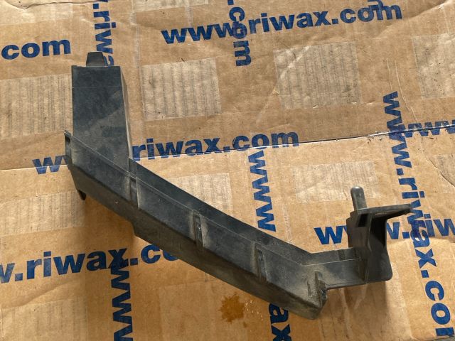 bontott MAZDA 6 Jobb Fényszóró Tartó