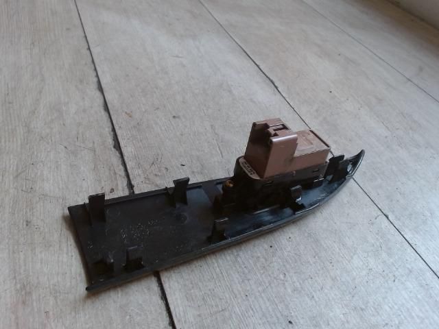 bontott MAZDA 6 Jobb hátsó Ablakemelő Kapcsoló