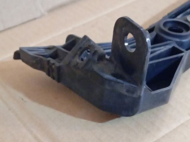 bontott MAZDA 6 Jobb hátsó Oldal Lökhárító Tartó (Műanyag)