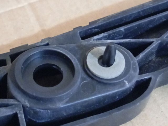 bontott MAZDA 6 Jobb hátsó Oldal Lökhárító Tartó (Műanyag)