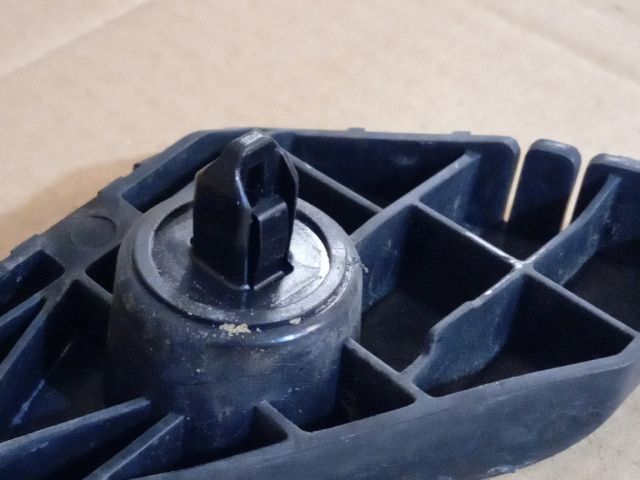 bontott MAZDA 6 Jobb hátsó Oldal Lökhárító Tartó (Műanyag)