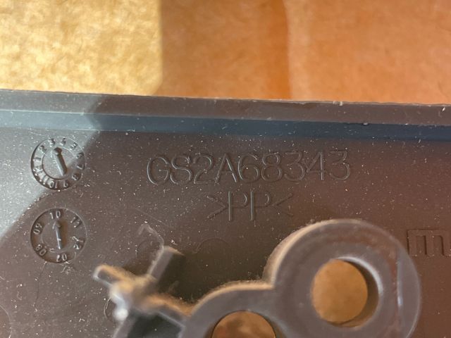 bontott MAZDA 6 Jobb Kalaptartó Tartó Konzol