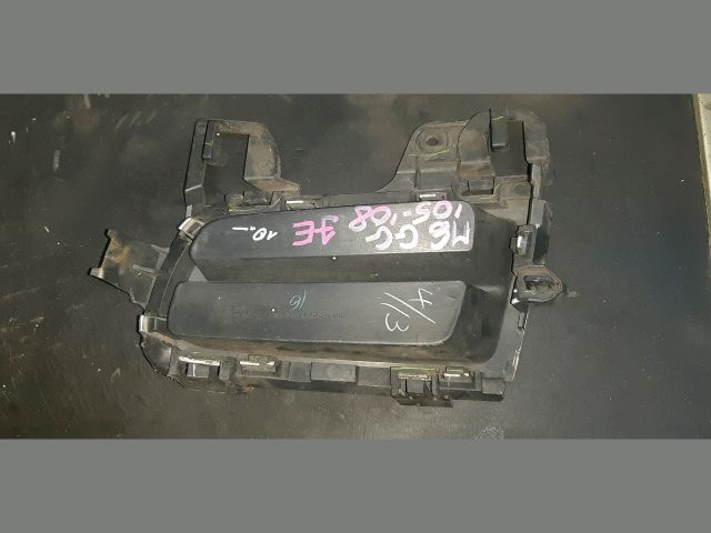 bontott MAZDA 6 Jobb Ködfényszóró Lámpakeret