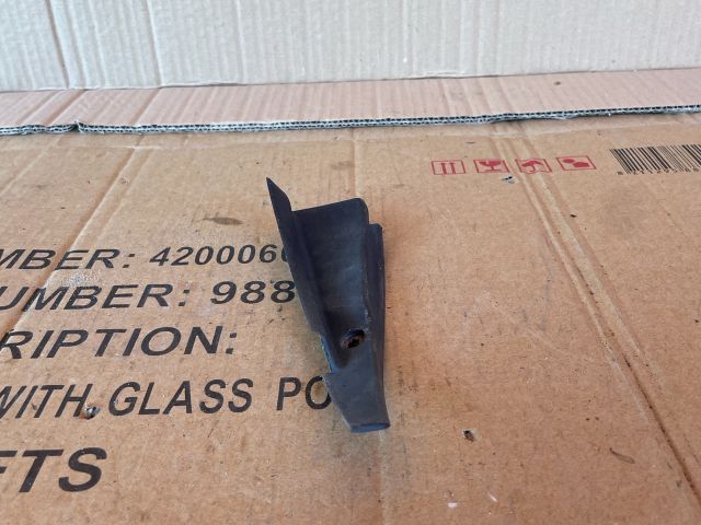 bontott MAZDA 6 Jobb Szélvédő Alatti Vízelvezető Műanyag