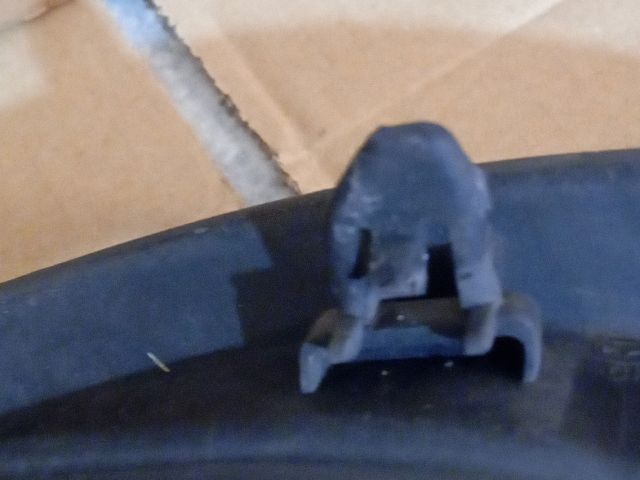 bontott MAZDA 6 Jobb Szélvédő Alatti Vízelvezető Műanyag