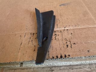 bontott MAZDA 6 Jobb Szélvédő Alatti Vízelvezető Műanyag