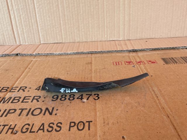 bontott MAZDA 6 Jobb Szélvédő Alatti Vízelvezető Műanyag