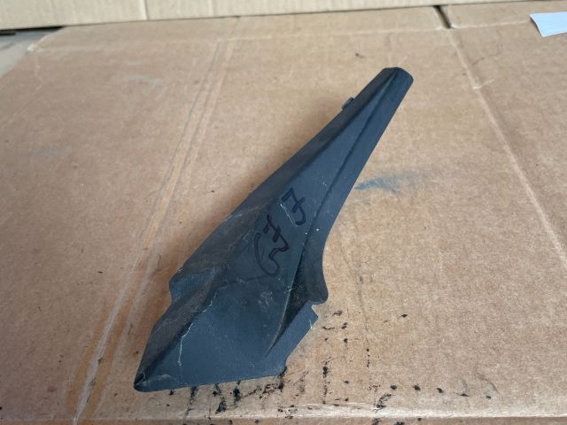 bontott MAZDA 6 Jobb Szélvédő Alatti Vízelvezető Műanyag