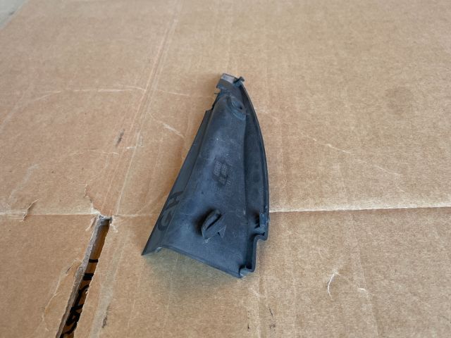 bontott MAZDA 6 Jobb Szélvédő Alatti Vízelvezető Műanyag