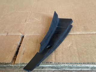 bontott MAZDA 6 Jobb Szélvédő Alatti Vízelvezető Műanyag