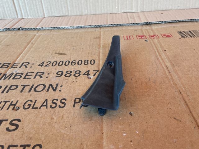 bontott MAZDA 6 Jobb Szélvédő Alatti Vízelvezető Műanyag