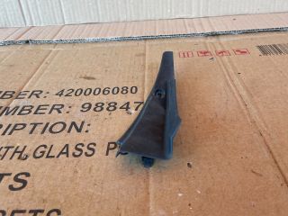 bontott MAZDA 6 Jobb Szélvédő Alatti Vízelvezető Műanyag