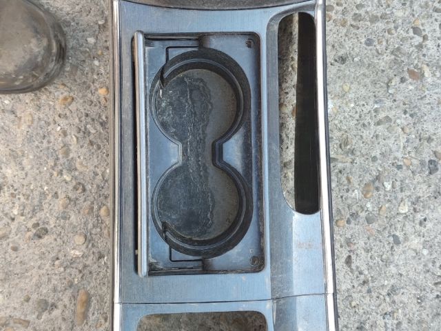 bontott MAZDA 6 Könyöklő