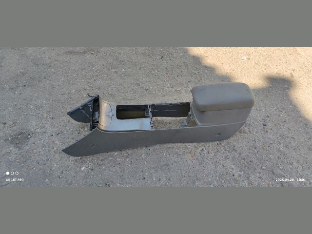 bontott MAZDA 6 Könyöklő