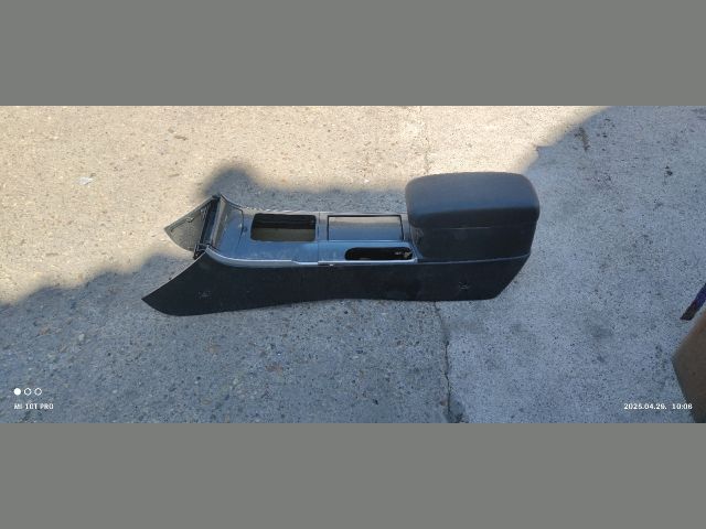 bontott MAZDA 6 Könyöklő