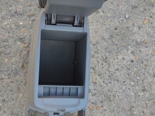 bontott MAZDA 6 Könyöklő