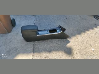 bontott MAZDA 6 Könyöklő