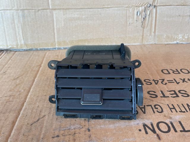 bontott MAZDA 6 Középső Bal Szellőző