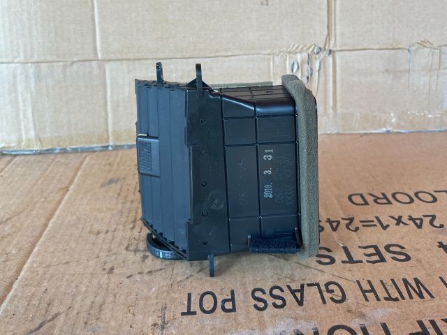 bontott MAZDA 6 Középső Bal Szellőző