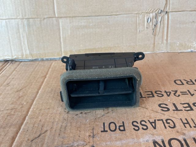 bontott MAZDA 6 Középső Bal Szellőző