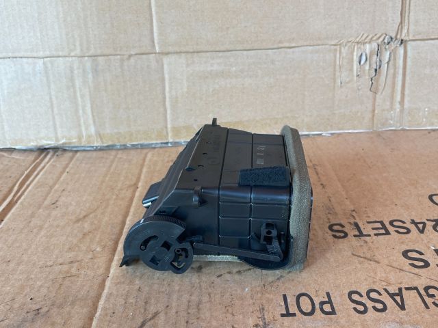 bontott MAZDA 6 Középső Bal Szellőző