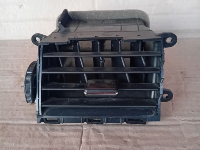 bontott MAZDA 6 Középső Jobb Szellőző