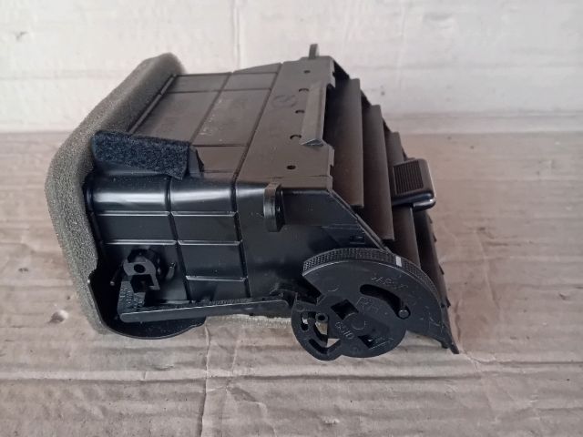 bontott MAZDA 6 Középső Jobb Szellőző