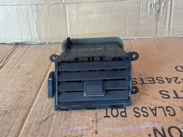 bontott MAZDA 6 Középső Jobb Szellőző