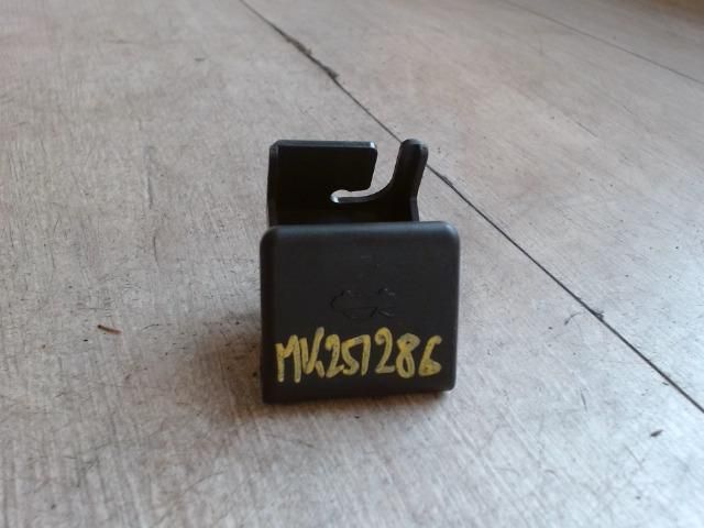 bontott MAZDA 6 Motorháztető Nyitó Kar / Gomb