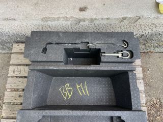 bontott MAZDA 6 Pótkerék Szerszámtartó