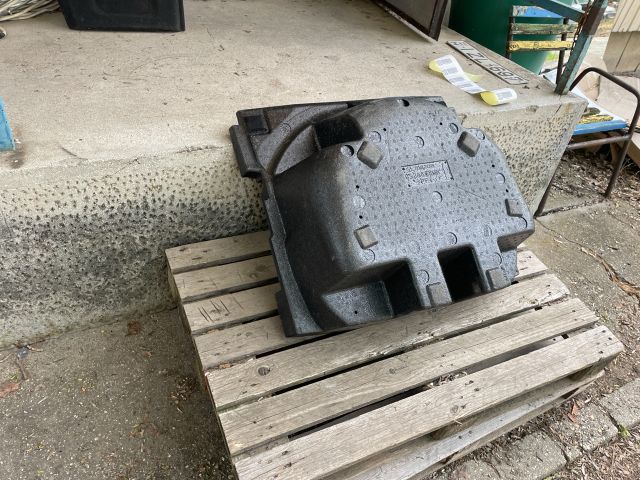 bontott MAZDA 6 Pótkerék Szerszámtartó