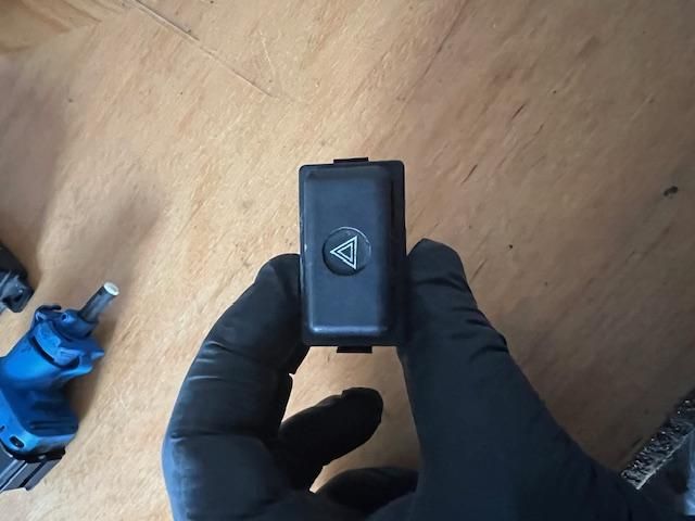 bontott MAZDA 6 Vészvillogó Kapcsoló