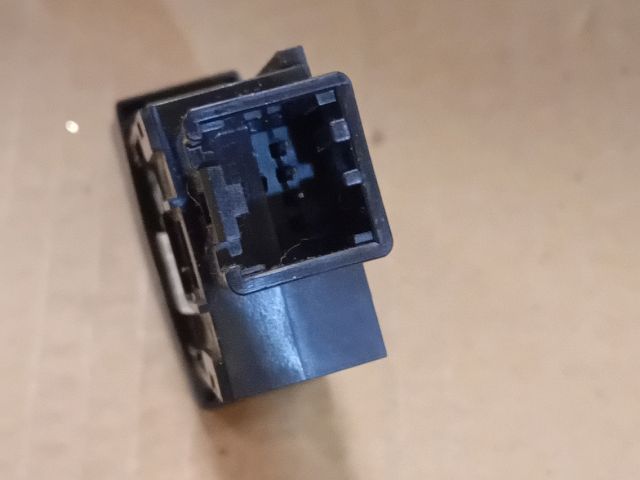 bontott MAZDA 6 Vészvillogó Kapcsoló