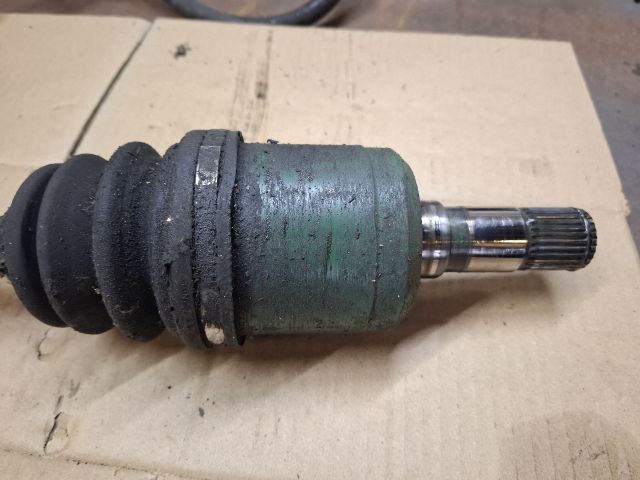 bontott MAZDA 626 Bal Féltengely