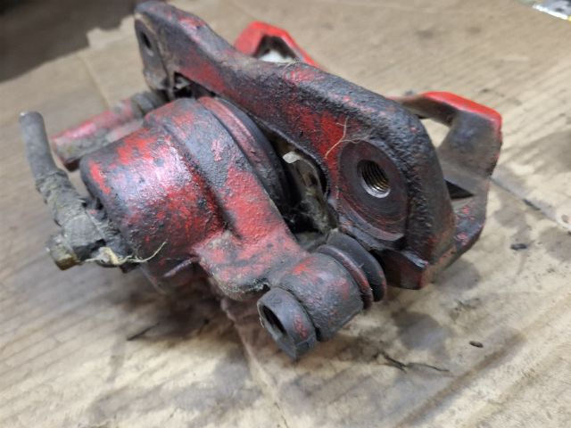 bontott MAZDA 626 Jobb első Féknyereg Munkahengerrel