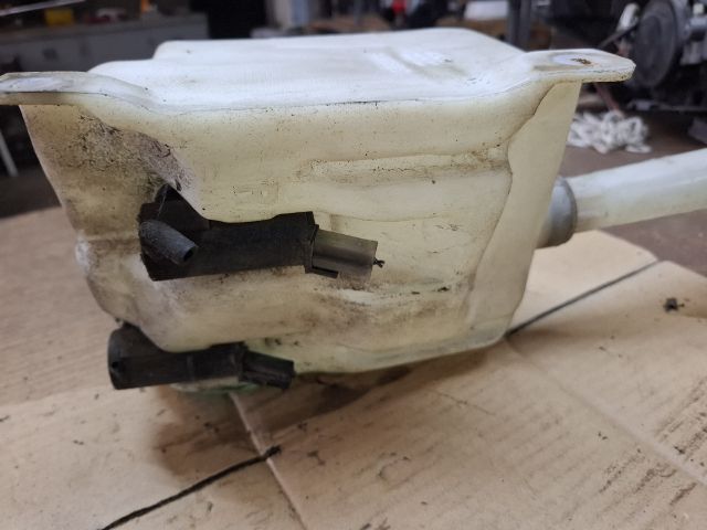 bontott MAZDA 626 Ablakmosó Tartály