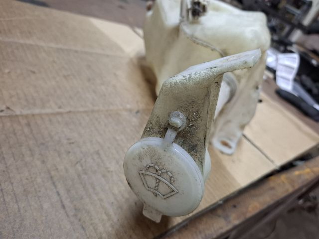 bontott MAZDA 626 Ablakmosó Tartály