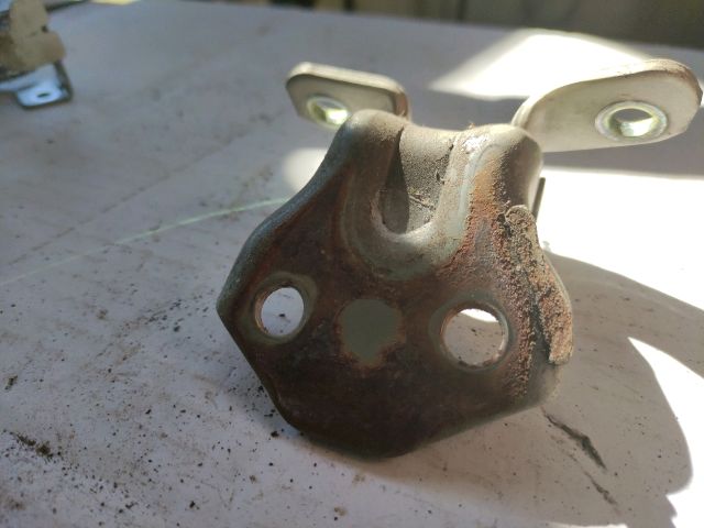 bontott MAZDA 626 Bal első Felső Zsanér