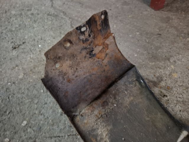 bontott MAZDA 626 Bal első Sárvédő