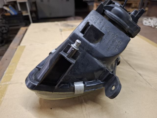 bontott MAZDA 626 Bal Fényszóró