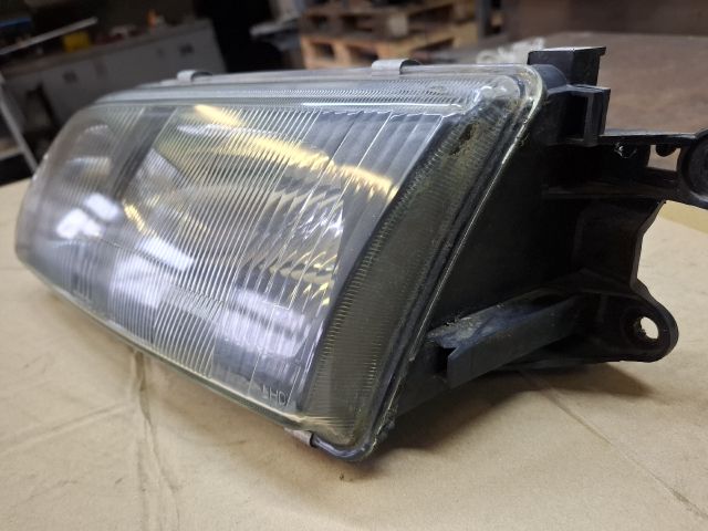 bontott MAZDA 626 Bal Fényszóró