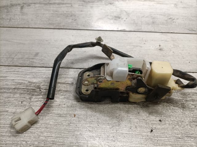 bontott MAZDA 626 Bal hátsó Ajtózár