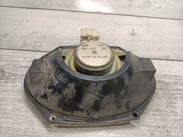 bontott MAZDA 626 Bal hátsó Hangszóró