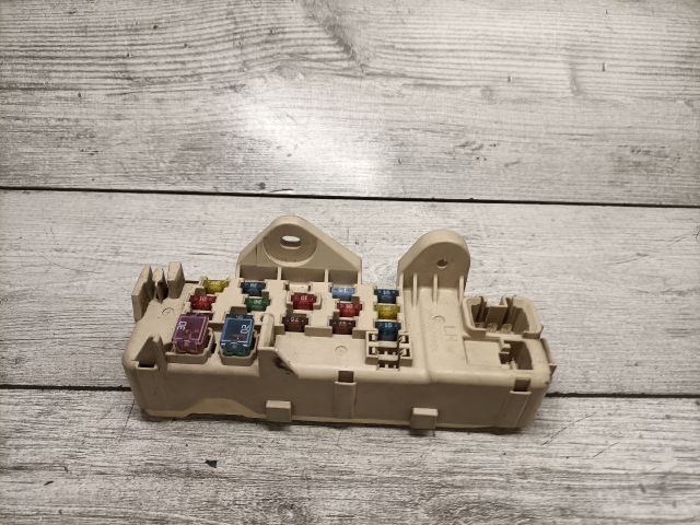 bontott MAZDA 626 Biztosítéktábla Utastér