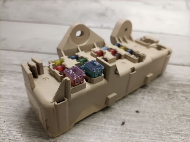 bontott MAZDA 626 Biztosítéktábla Utastér