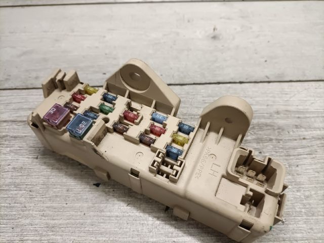 bontott MAZDA 626 Biztosítéktábla Utastér