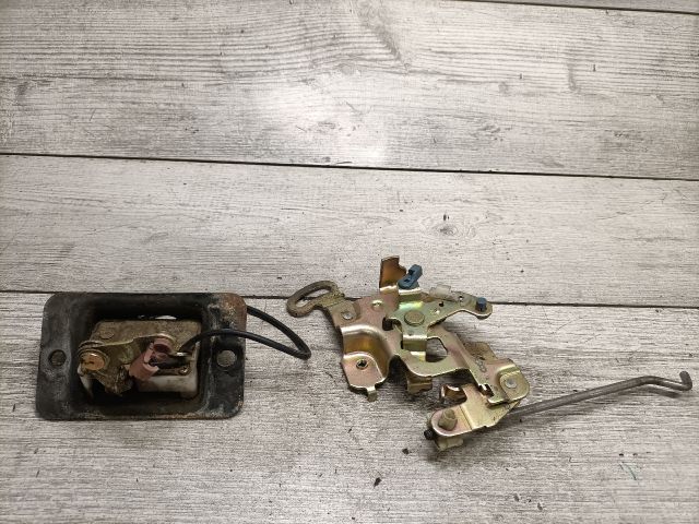 bontott MAZDA 626 Csomagtérajtó Zárszerkezet